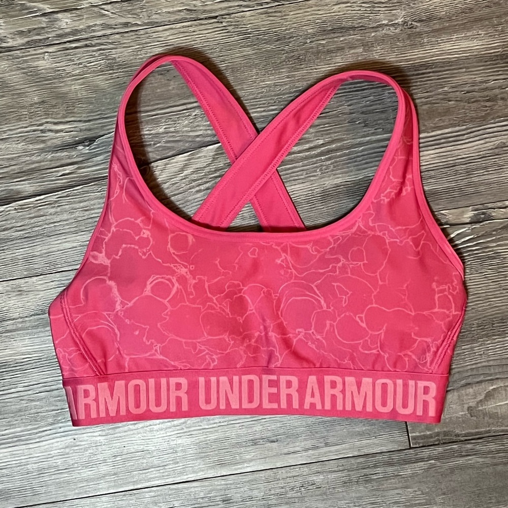 Under Armour Mid Crossback Printed Sports Bra in Pink